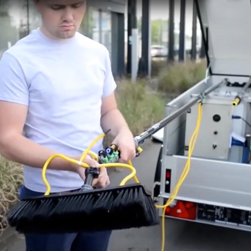 Cleaner turns telescopic shaft on osmosis unit in osmosis trailer.