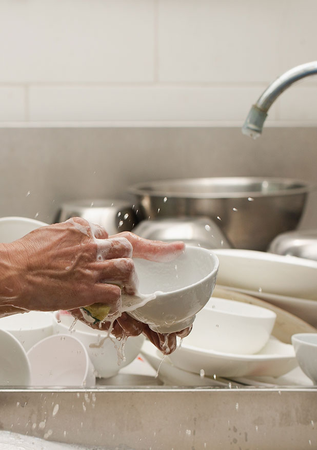 The right equipment for washing dishes by hand