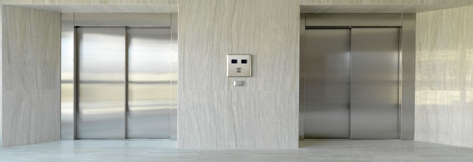 Nettoyez l'ascenseur en inox